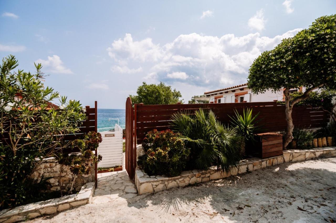 Floreika Studio By The Sea Skinária Exterior photo
